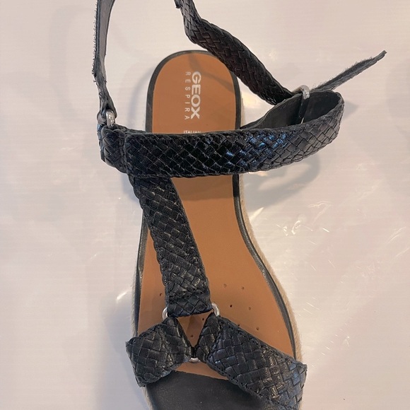 Like New GEOX adjustable strap sandal - Picture 6 of 6